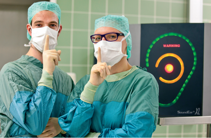 Safer operations by surgeons in quiet theatres